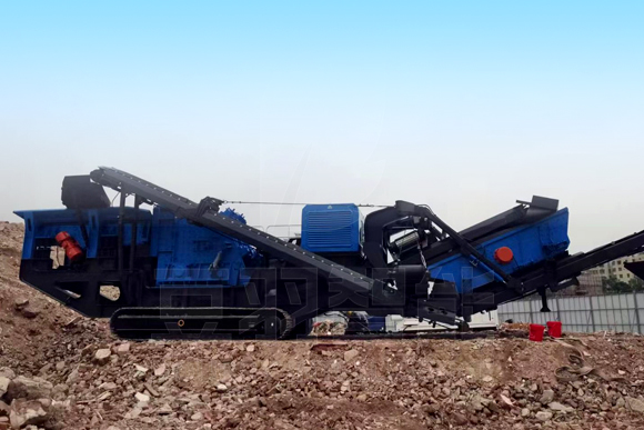 Crawler type mobile station crushes construction waste